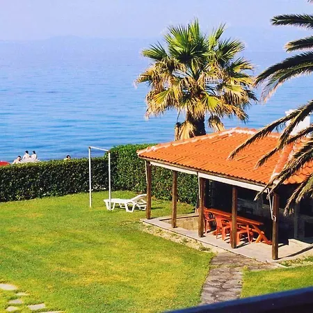 Beachfront With Garden Βίλα Πολύχρονο