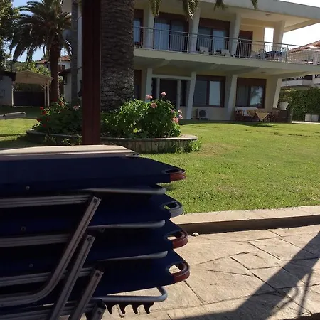 Beachfront With Garden Βίλα *