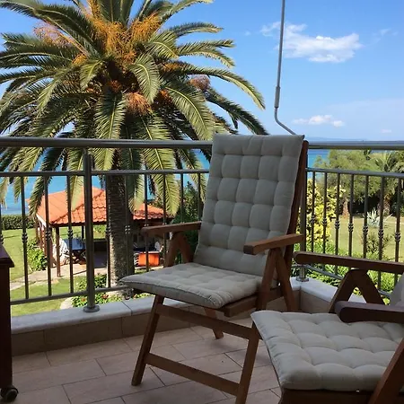 Beachfront With Garden Βίλα Πολύχρονο