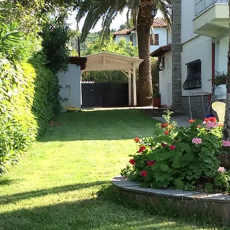 Beachfront With Garden Βίλα Πολύχρονο